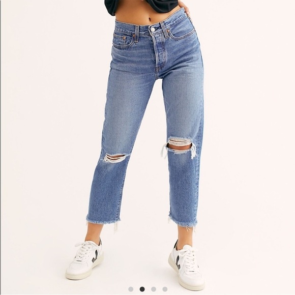 Levi’s the wedgie straight distressed raw hem - Picture 1 of 14